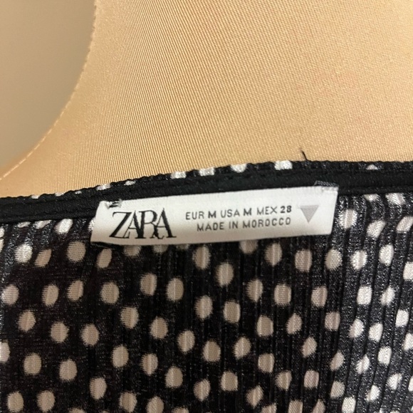 Zara black and white polka dot cinched waist front wrap top, size medium - Picture 4 of 5